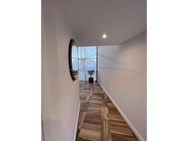 Tirane, jap me qera apartament duplex 2+1+Ballkon Kati 1, 80 m² 750 € (Liqeni i Thate)