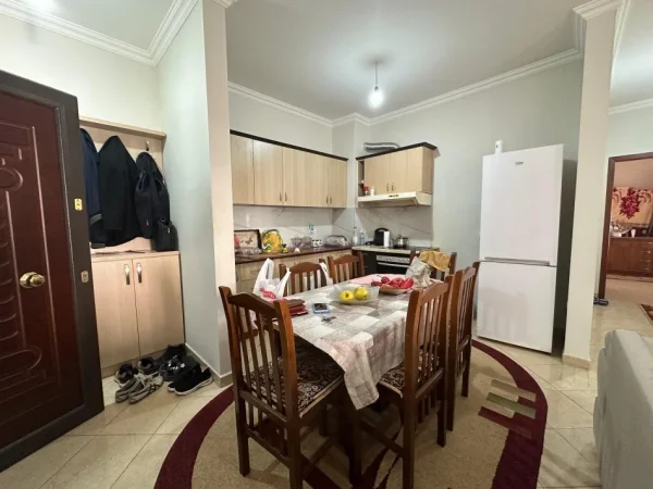 Tirane, jepet me qera apartament 2+1+Aneks+Ballkon Kati 5, 92 m² 123.600 € (yzberisht)