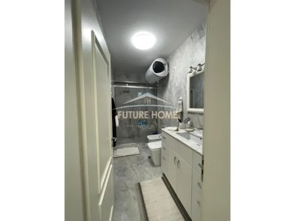 Tirane, jepet me qera apartament 2+1 Kati 4, 111 m² 800 € (Rruga e Barrikadave)