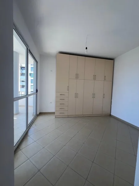 Tirane, shitet apartament 1+1+Aneks+Ballkon Kati 4, 64 m² 84.000 € (fresku)