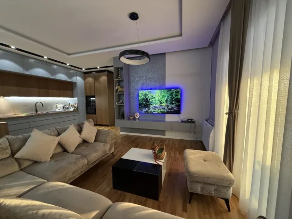 Tirane, shes apartament+verande | Penthouse 2+1+Ballkon Kati 5, 250 m² 300.000 € (Qesarake)