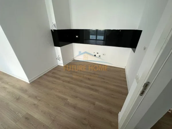Tirane, shitet apartament 2+1 Kati 2, 93 m² 300.000 € (Komuna e Parisit)