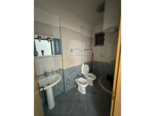 Tirane, jepet me qera apartament 2+1 Kati 5, 103 m² 500 € (Teodor keko)
