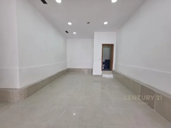Tirane, jepet me qera ambjent biznesi Kati 0, 105 m² 800 € (Rruga e Elbasanit)