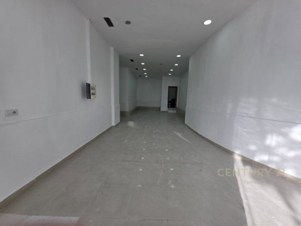 Tirane, jepet me qera ambjent biznesi Kati 0, 105 m² 800 € (Rruga e Elbasanit)