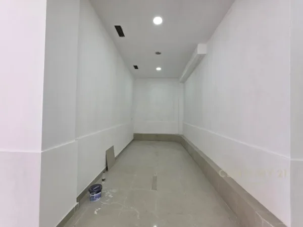 Tirane, jepet me qera ambjent biznesi Kati 0, 105 m² 800 € (Rruga e Elbasanit)