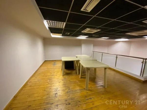 Tirane, jepet me qera ambjent biznesi Kati 1, 55 m² 600 € 