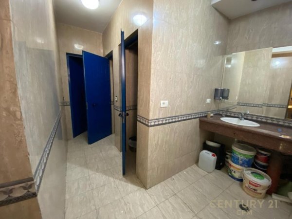 Tirane, jepet me qera ambjent biznesi Kati 1, 55 m² 600 € 