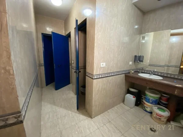 Tirane, jepet me qera ambjent biznesi Kati 1, 55 m² 600 € 