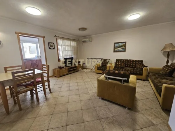 Tirane, jepet me qera apartament 3+1+Aneks+Ballkon Kati 2, 143 m² 450 € 