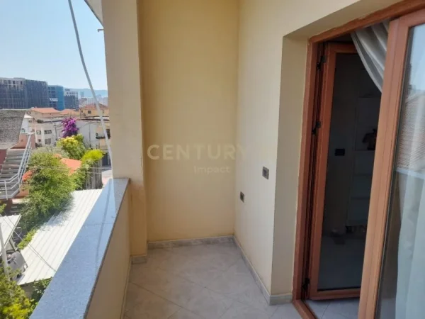Tirane, jepet me qera apartament 3+1+Aneks+Ballkon Kati 2, 143 m² 450 € 
