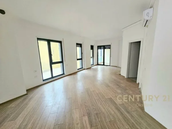 Tirane, jepet me qera ambjent biznesi Kati 2, 100 m² 800 € 