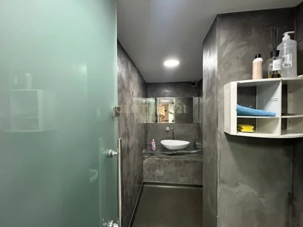 Tirane, jepet me qera zyre Kati 2, 140 m² 2.400 € (Qender)