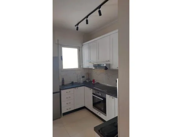 Tirane, jepet me qera apartament 2+1 Kati 5, 88 m² 750 € (Rruga Hoxha Tahsim)