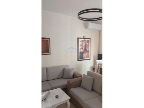 Tirane, jepet me qera apartament 2+1 Kati 5, 88 m² 750 € (Rruga Hoxha Tahsim)
