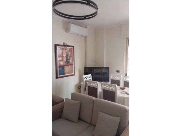 Tirane, jepet me qera apartament 2+1 Kati 5, 88 m² 750 € (Rruga Hoxha Tahsim)