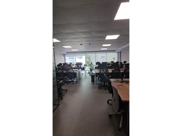 Tirane, jepet me qera zyre Kati 6, 224 m² 3.150 € (Blloku)