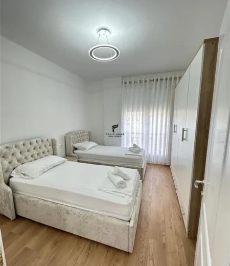 Tirane, jepet me qera apartament 2+1+Ballkon Kati 3, 98 m² 650 € (RRUGA E DIBRES)