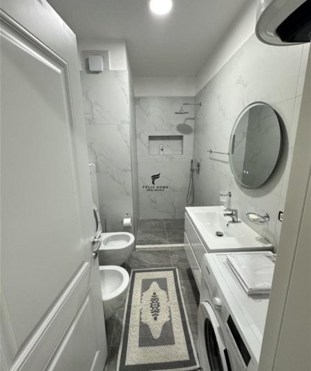 Tirane, jepet me qera apartament 2+1+Ballkon Kati 3, 98 m² 650 € (RRUGA E DIBRES)