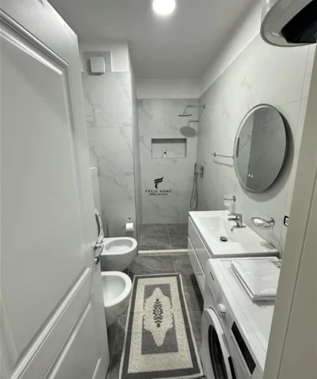 Tirane, jepet me qera apartament 2+1+Ballkon Kati 3, 98 m² 650 € (RRUGA E DIBRES)