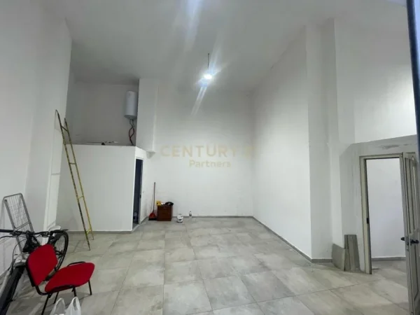 Tirane, jepet me qera ambjent biznesi Kati 0, 55 m² 550 € 
