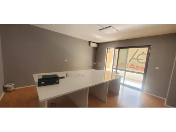 Tirane, jepet me qera ambjent biznesi Kati 4, 128 m² 1.200 € 