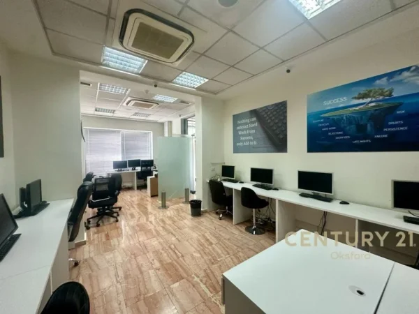 Tirane, jepet me qera ambjent biznesi Kati 0, 538 m² 9.000 €