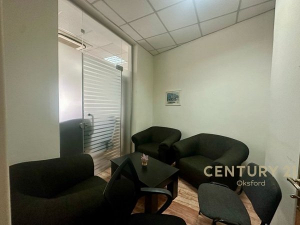 Tirane, jepet me qera ambjent biznesi Kati 0, 538 m² 9.000 €