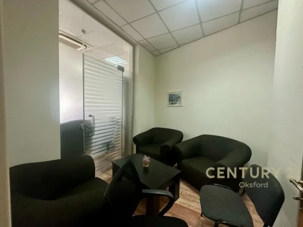 Tirane, jepet me qera ambjent biznesi Kati 0, 538 m² 9.000 €