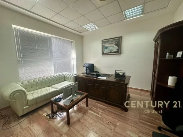Tirane, jepet me qera ambjent biznesi Kati 0, 538 m² 9.000 €