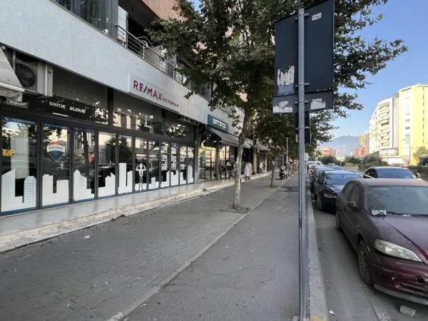 Tirane, jap me qera ambjent biznesi Kati 0, 120 m² 2.000 € (Blv. Migjeni)