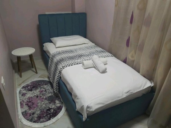 Tirane, jepet me qera apartament 1+1+Ballkon Kati 1, 80 m² 600 € (Ambasada Amerikane)