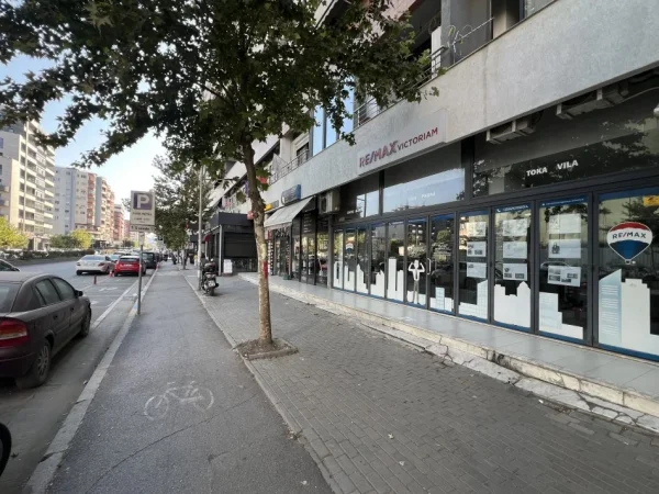 Tirane, jap me qera ambjent biznesi Kati 0, 120 m² 2.000 € (Blv. Migjeni)