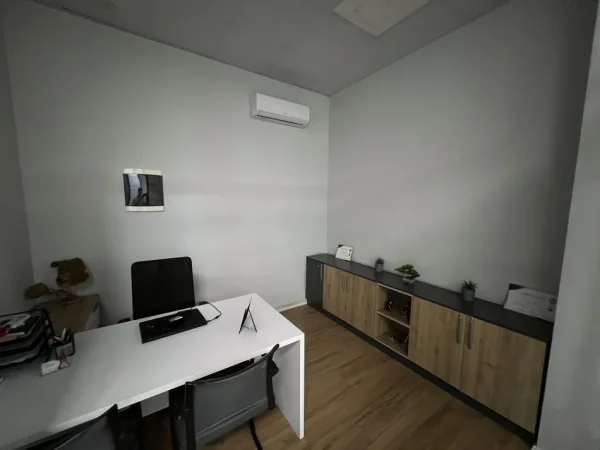 Tirane, jap me qera ambjent biznesi Kati 0, 120 m² 2.000 € (Blv. Migjeni)