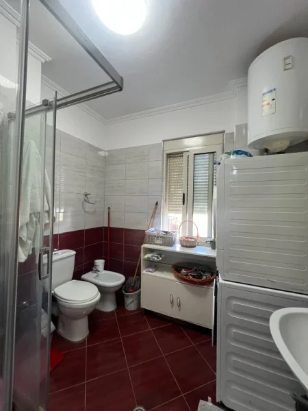 Tirane, shitet apartament 1+1+Ballkon Kati 2, 73 m² 105.000 € (RRUGA SHEQET KUKA)