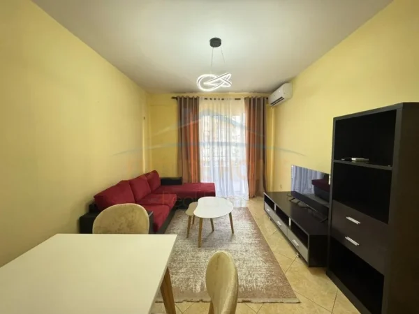 Tirane, jepet me qera apartament 1+1 Kati 4, 70 m² 430 € (Unaza e re)