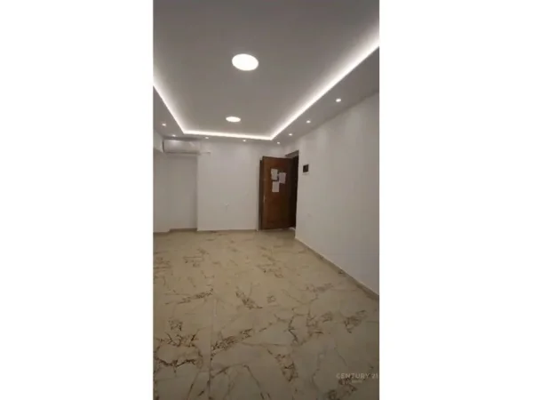 Tirane, jepet me qera ambjent biznesi Kati 0, 27 m² 600 € 
