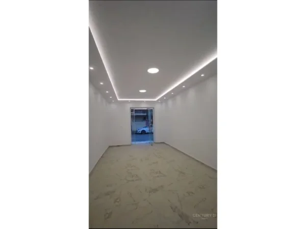 Tirane, jepet me qera ambjent biznesi Kati 0, 40 m² 1.200 € 