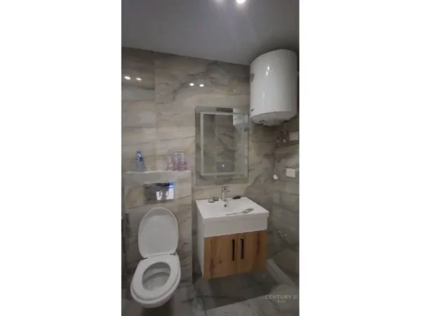 Tirane, jepet me qera ambjent biznesi Kati 0, 40 m² 1.200 € 