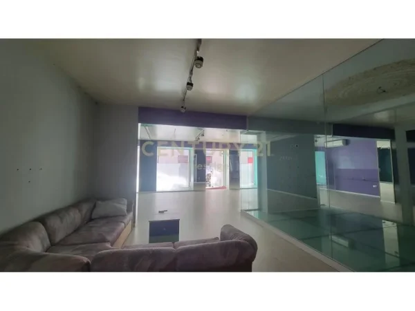 Tirane, jepet me qera ambjent biznesi Kati 0, 120 m² 1.200 € (Shkolla e Baletit)