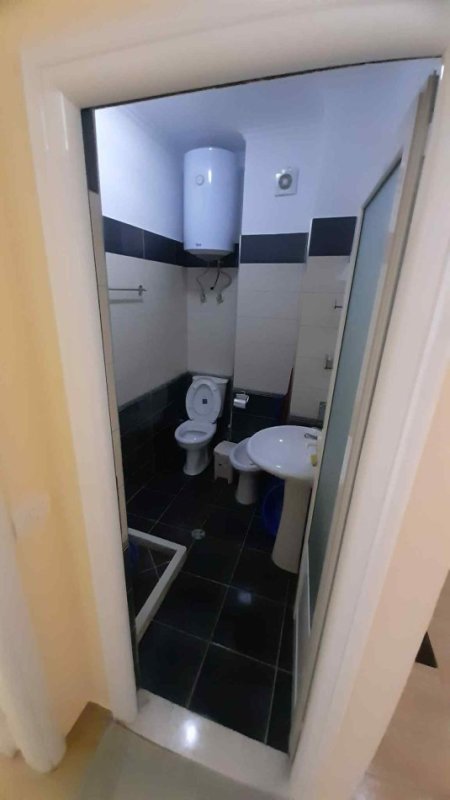 Pogradec, jepet me qera apartament 1+1+Aneks+Ballkon Kati 3, 65 m² 40 € (Rr.10deshmoret e pojskes Pallati Mista Cici)