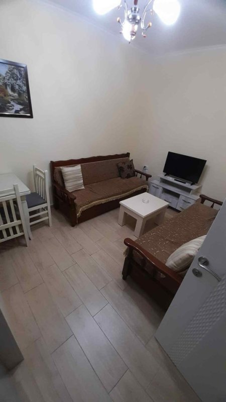 Pogradec, jepet me qera apartament 1+1+Aneks+Ballkon Kati 3, 65 m² 40 € (Rr.10deshmoret e pojskes Pallati Mista Cici)