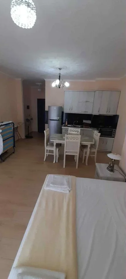 Pogradec, jepet me qera apartament 1+1+Ballkon Kati 3, 48 m² 30 € (RR. 10DESHMORET E POJSKES PALLATI MISTA CICI)