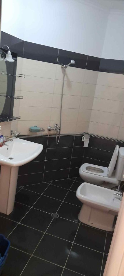 Pogradec, jepet me qera apartament 1+1+Ballkon Kati 3, 48 m² 30 € (RR. 10DESHMORET E POJSKES PALLATI MISTA CICI)