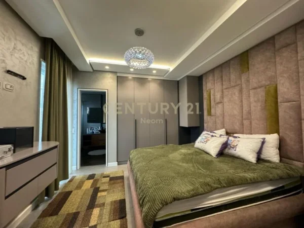 Tirane, shitet apartament 3+1 Kati 4, 153 m² 215.000 € 