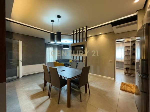 Tirane, shitet apartament 3+1 Kati 4, 153 m² 215.000 € 