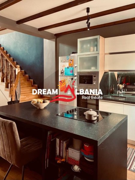 Tirane, jepet me qera Vile 4+1+Ballkon Kati 1, 180 m² 1.000 € (Prane Pallatit te Brigadave)