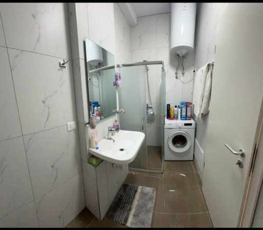 Tirane, jepet me qera apartament 1+1+Aneks+Ballkon Kati 3, 58 m² 550 € (Kompleksi Kontakt Pran 21 Dhjetori)
