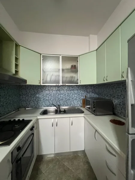 JEPET ME QIRA Apartament 2+1 (i konvertuar ne 3+1) 📍Kristal Center, Mbikalimi i Komunes 650€  i diskutueshem