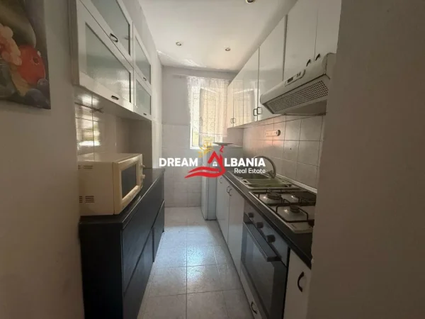 Tirane, jepet me qera apartament 2+1 Kati 1, 74 m² 500 € (Tek Pazari i Ri, Rruga Tefta Tashko Koco)